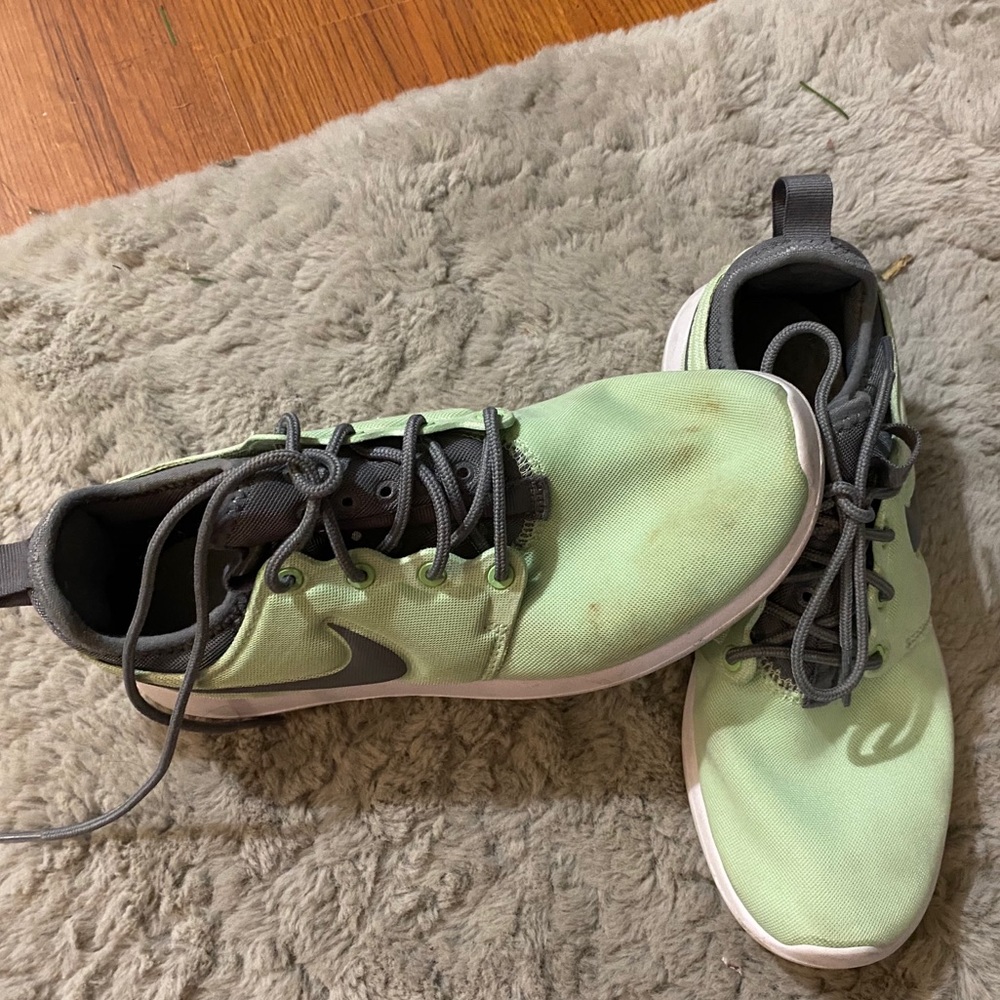 Women’s Nike shoes